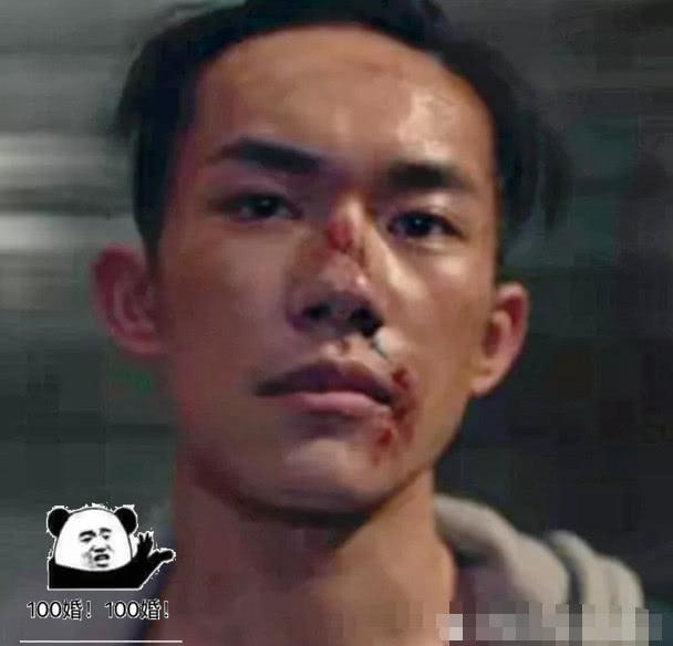 易烊千玺被吹过头了?寸头照生图被扒出,大佬发际线有点感人!