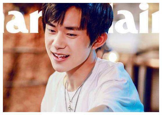 易烊千玺疑似和工作人员谈恋爱？大佬妈粉：儿子18了该找媳妇了