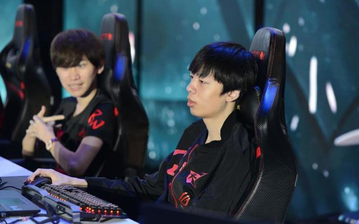 SMLZ卢锡安一打五四杀, “起凡键位”引热议, DCE三键直接秒人!