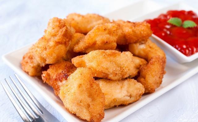 如何将食材裹粉，制作成美味佳肴的技巧