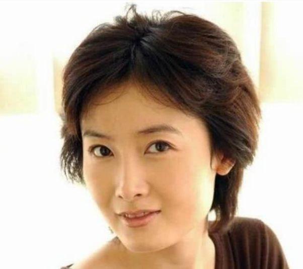 央视主持杨柳被传5次婚史，被此事伤害7年，他本人发律师函回应