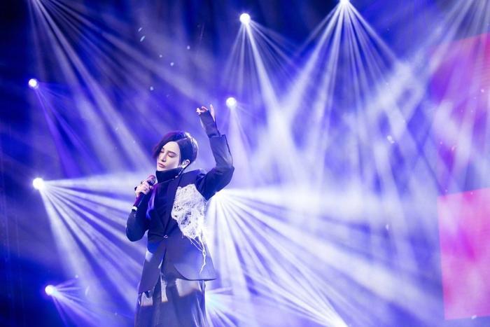 相比尚雯婕不买水军上热搜，某明星因绯闻疑似买自己“下热搜”