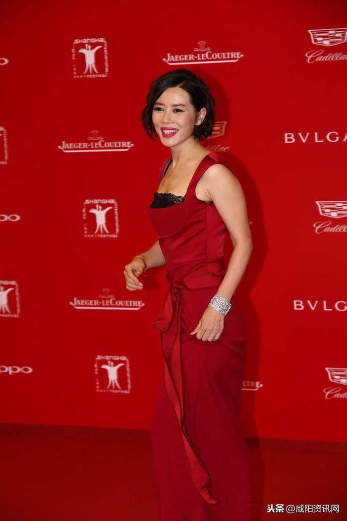 演员余男的一组照片