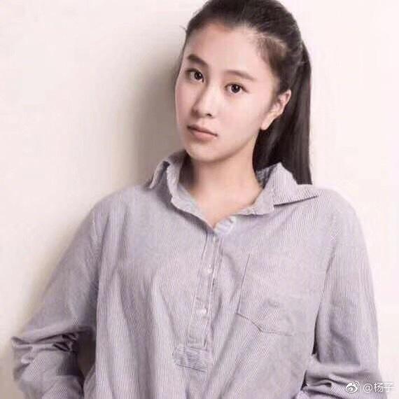 杨子15岁的女儿考取哈佛,气质不输黄圣依,和爸爸是朋友关系