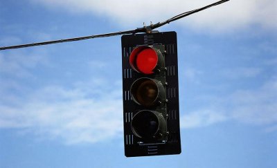 ​等红绿灯玩手机会被扣分吗