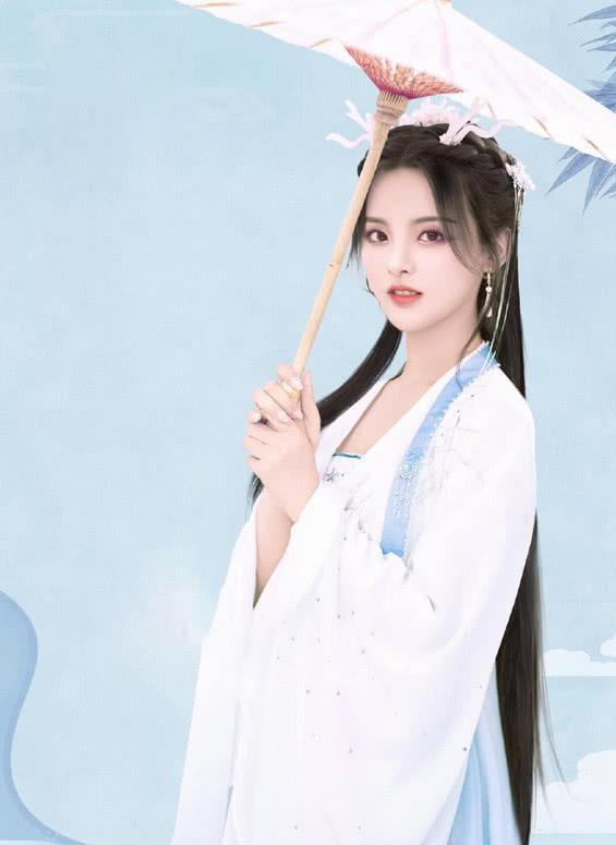 杨超越出席代言,小龙女造型曝光,网友:这个头饰亮了!