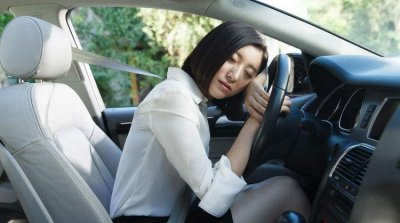 ​冬天在车里睡觉不开窗可以吗