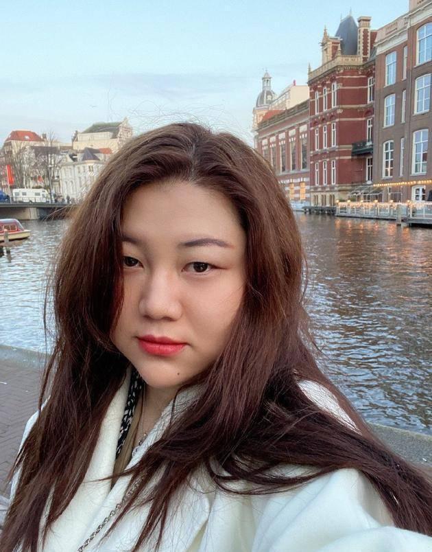 杨天真及其艺人为演艺行业发文，被网友质疑为浙江卫视公关