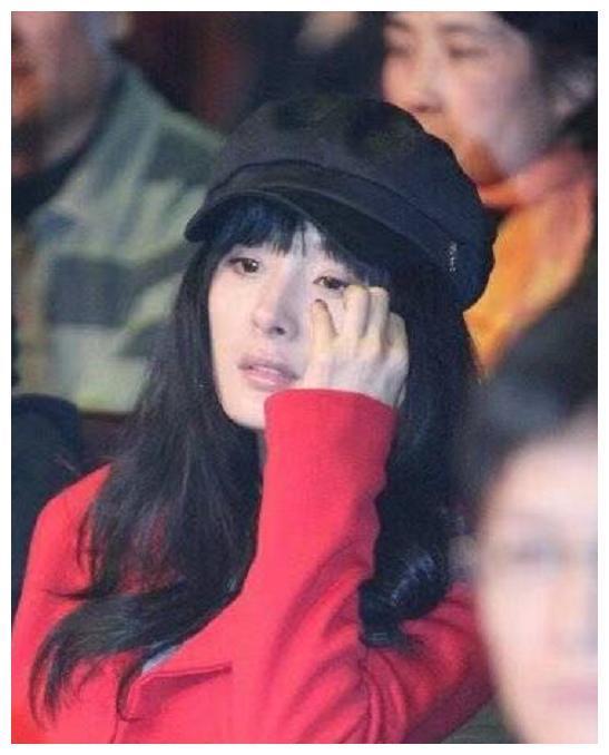 杨幂10年前旧照被扒，朝天鼻四方脸，看后想脱粉