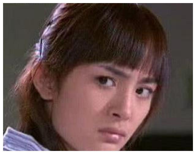 杨幂10年前旧照被扒，朝天鼻四方脸，看后想脱粉