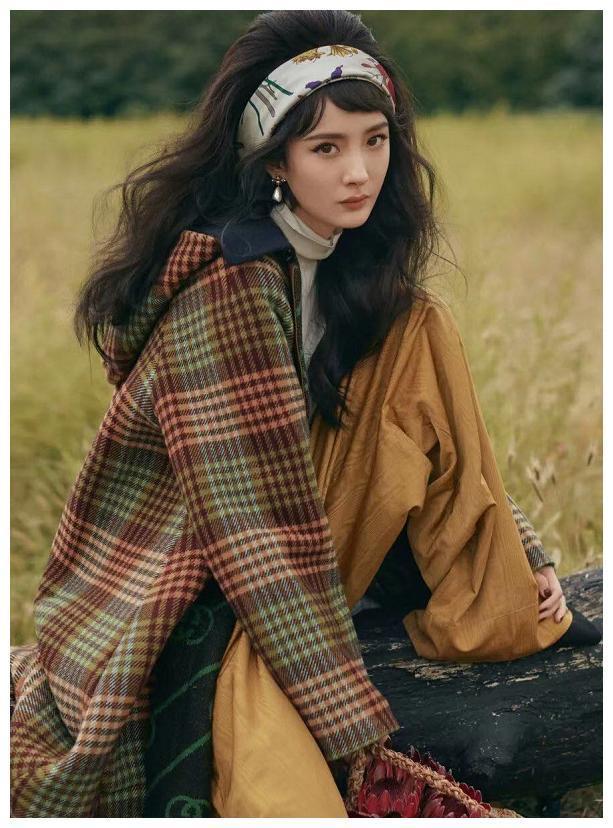 杨幂10年前旧照被扒，朝天鼻四方脸，看后想脱粉