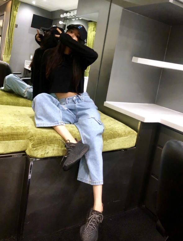 杨幂才33岁脸就垮了？无修照被公开：这状态是真实的吗