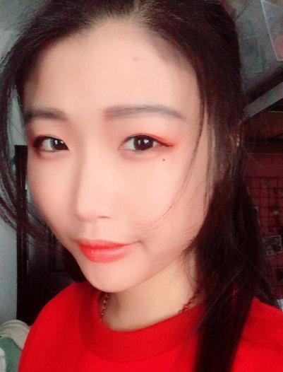 出道一年就爆红,21岁凭一首歌狂吸百万粉丝,今携新作品再次霸屏