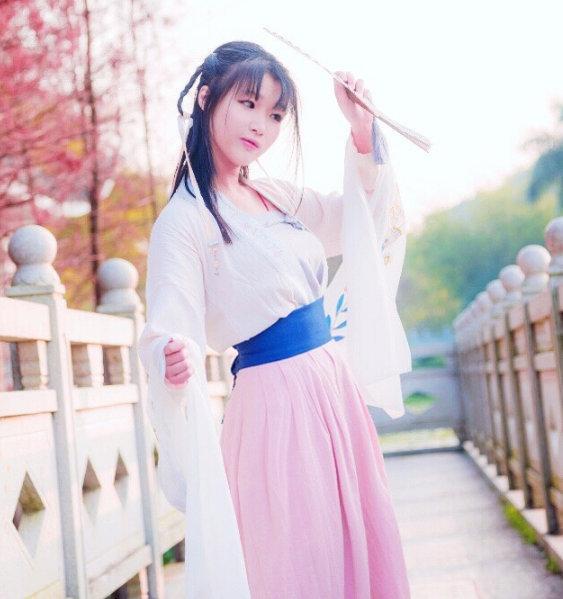 出道一年就爆红,21岁凭一首歌狂吸百万粉丝,今携新作品再次霸屏