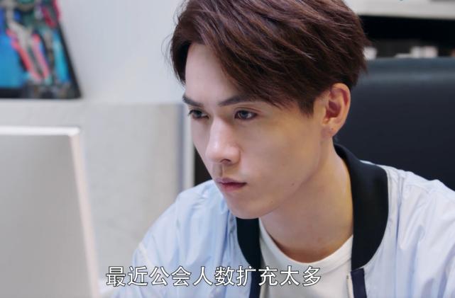 全职高手:叶秋一说要解散公会,蓝河一脸的不愿意