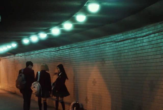 《悲伤逆流成河》中易遥做错了一件事,最后却害了三个人!