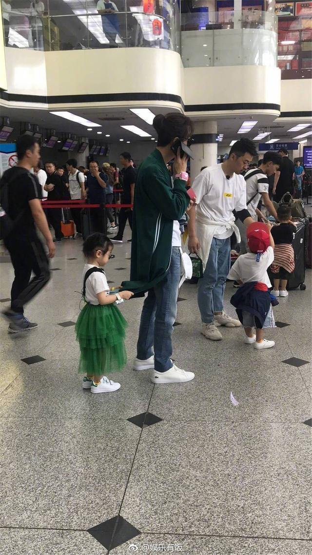 戚薇女儿首曝光! 网友震惊直呼: 基因太强大!