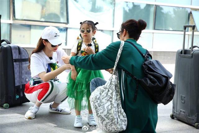 戚薇女儿首曝光! 网友震惊直呼: 基因太强大!