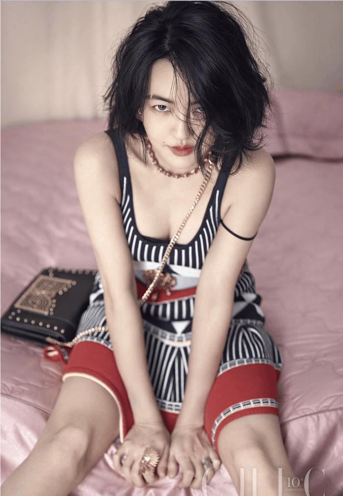 戏精小S机场各种凹造型, 路人表情淡定, 我被她的这份自信折服了