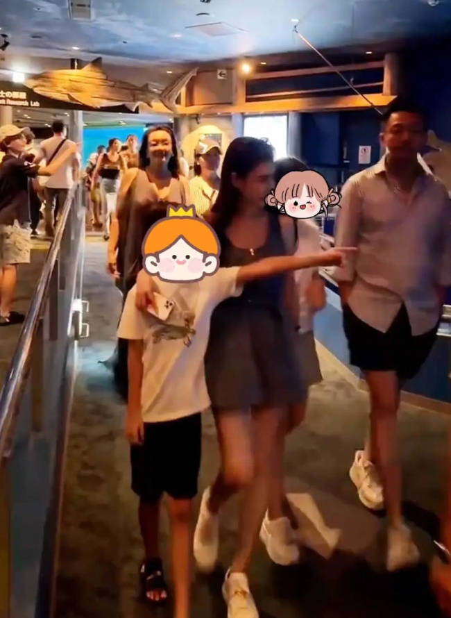 汪小菲妻子Mandy更新动态!晒大S儿子转送她的礼物