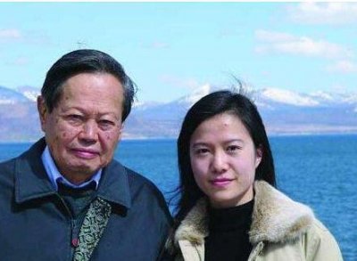 ​95岁杨振宁仅给41岁妻子翁帆留下一套房，娶她原来另有隐情