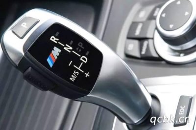 ​自动挡车点火时应该挂什么档位