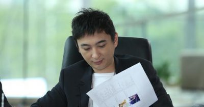 ​他背景比向佐强，王思聪都得绕道，从来不炒作因此很多人不认识他