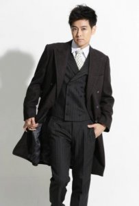 ​早已身价上亿的林志颖，却有一个摆地摊的哥哥