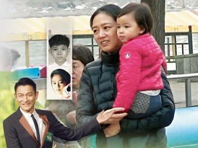 56岁刘德华的全家照曝光, 妻子素颜沧桑, 五岁的女儿是一个美人!