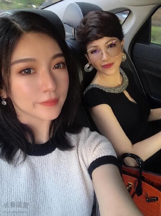 53岁杭天琪和24岁女儿合影照曝光，母女宛如姐妹
