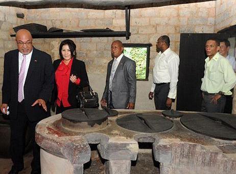 亲近中国的南美小国,不仅过春节,还把客家话作为国家的法定语言