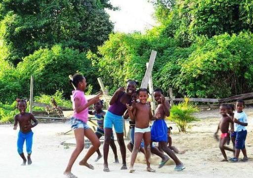 亲近中国的南美小国,不仅过春节,还把客家话作为国家的法定语言