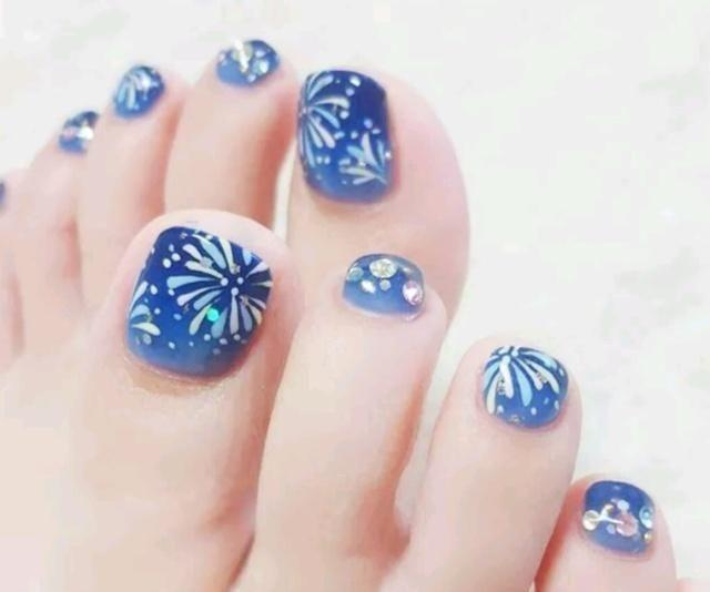 特显脚白的几款美足，让脚美人更美，你pick哪一款