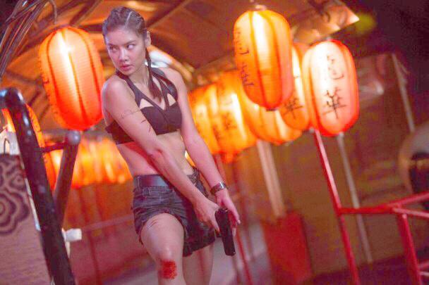 花光黎明1.5亿抚养费,乐基儿为生计接大尺度戏码,剧照太辣眼睛