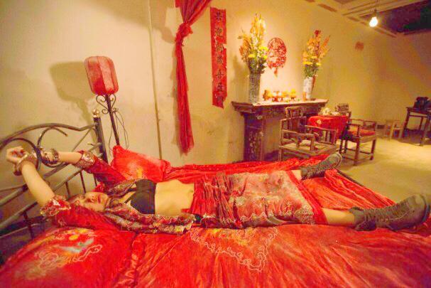 花光黎明1.5亿抚养费,乐基儿为生计接大尺度戏码,剧照太辣眼睛