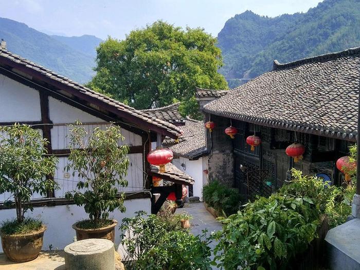 陕西安康一个水乡古镇,如同一幅水墨画卷,景色不输江南