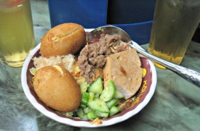 ​越南人爱“吃”的4道特色菜，有些我们都不敢吃，大脚鸡越南特有