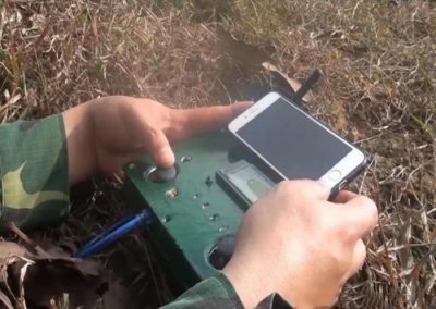 ​越南军队开发的战斗机器人武器停留在AK时代跟手工耿的作品似的