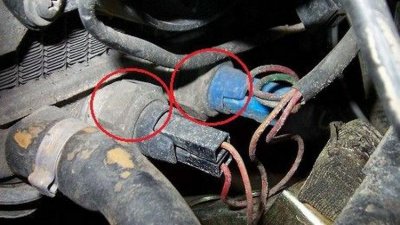 ​汽车水温传感器的作用是什么