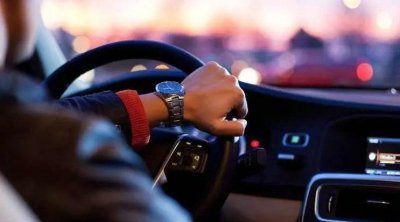 ​汽车转弯时有异响是什么原因