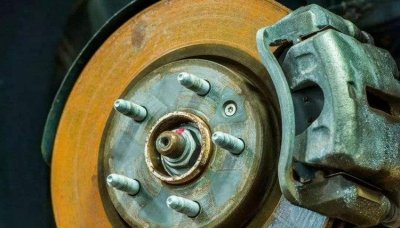 ​刹车盘生锈怎么解决