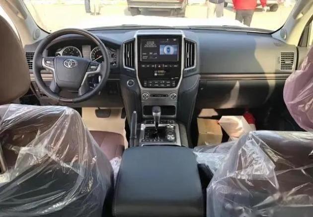 丰田兰德酷路泽5700多少钱？油耗表现如何，一个月油费需要多少钱-