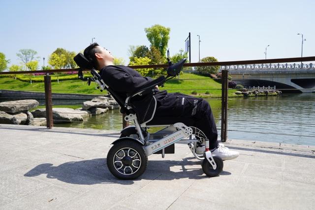 电动轮椅多少钱？三个要点带你看轮椅价格-