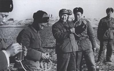 ​胡奇才是坐镇塔山阻击战的名将，大军入关时，留在东北，并非本意