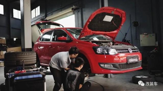 大众POLO才是年轻人触手可及的改装车？轻改也能营造复古姿态-