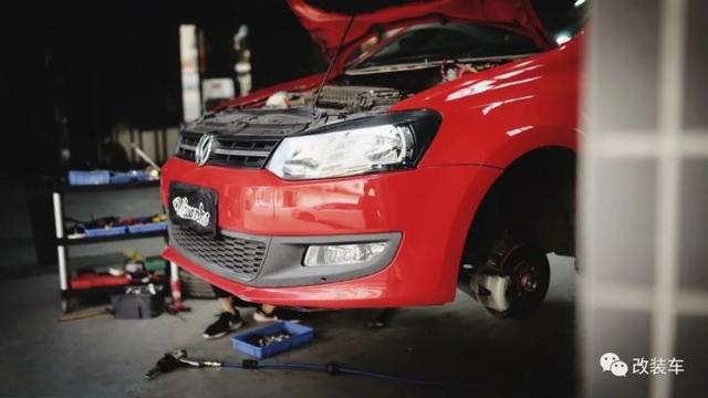 大众POLO才是年轻人触手可及的改装车？轻改也能营造复古姿态-