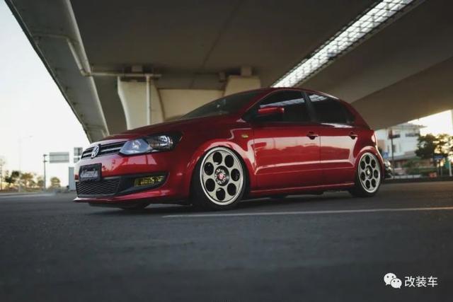 大众POLO才是年轻人触手可及的改装车？轻改也能营造复古姿态-