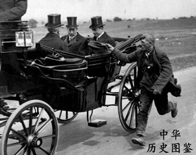 一组罕见的历史老照片:图二是神秘的“类人猿”,图七的穿着亮了