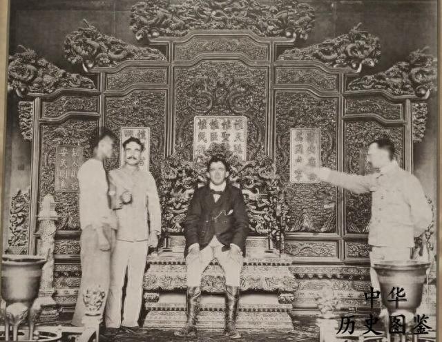 一组罕见的历史老照片:图二是神秘的“类人猿”,图七的穿着亮了