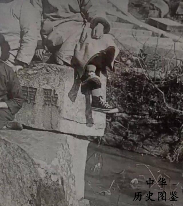 一组罕见的历史老照片:图二是神秘的“类人猿”,图七的穿着亮了